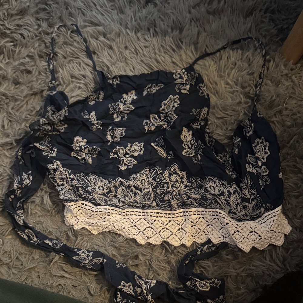 Abercrombie & Fitch Navy Floral Crop Top